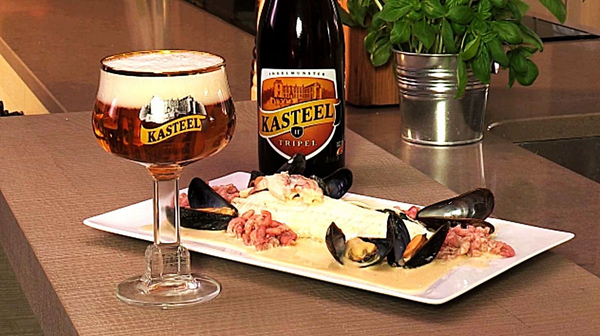 Bia Kasteel Tripel 11% (Bỉ) - chai 330ml